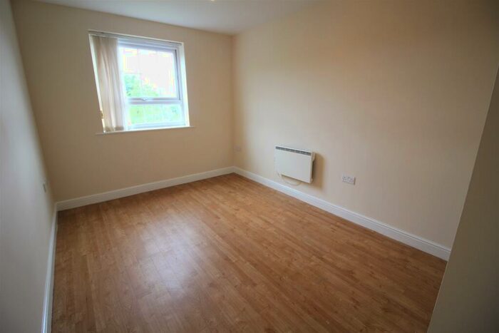 2 Bedroom Flat For Sale In Clough Gardens, Haslingden, BB4