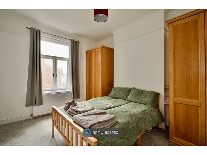 2 Bedroom Flat To Rent In Fortis Green, London, N2