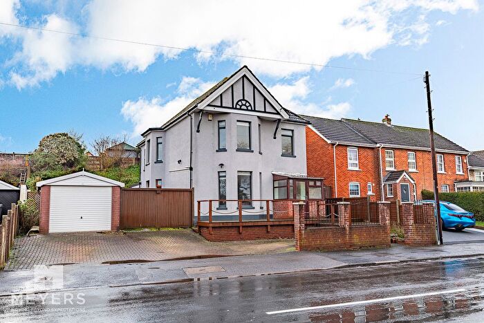 5 Bedroom Detached House For Sale In Iford Lane, Bournemouth, BH6