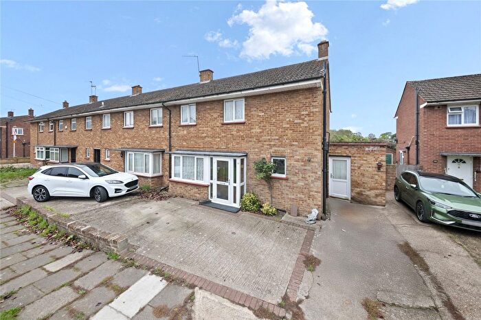 4 Bedroom Semi-detached House For Sale In Heather Lane, Yiewsley, West Drayton, UB7