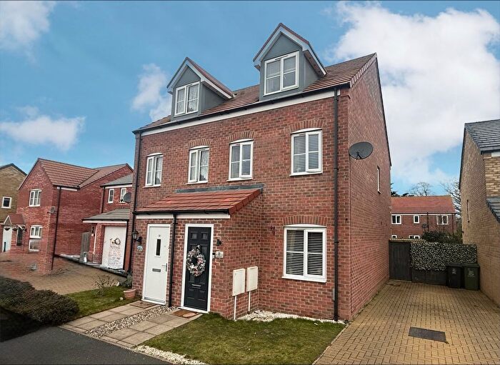 3 Bedroom Semi Detached House For Sale In Pascoe Drive, Ormesby, NR29