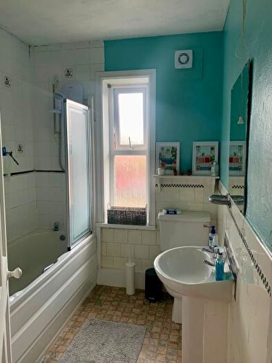 2 Bedroom Terraced House To Rent In St. Michaels Lane, Burley, Leeds, LS4