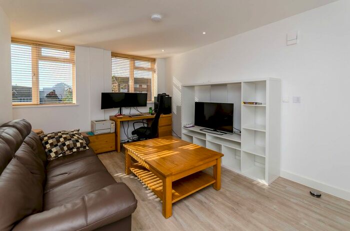 1 Bedroom Flat To Rent In Bury Fields, Guildford, GU2