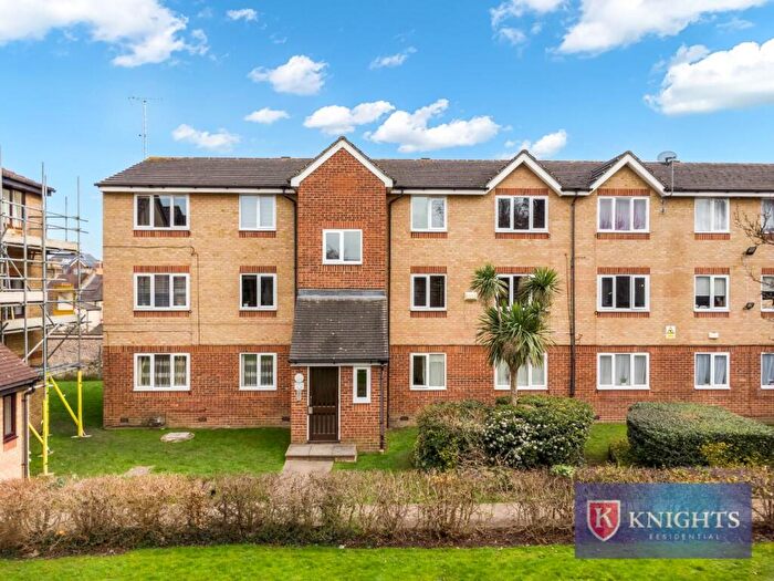 2 Bedroom Flat For Sale In Pycroft Way, London, N9