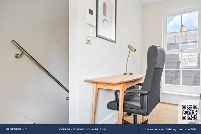 3 Bedroom Flat To Rent In Waterloo, SE1