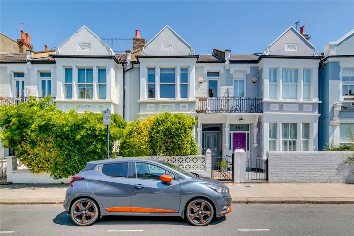 3 Bedroom Flat To Rent In Munster Road, Fulham, SW6