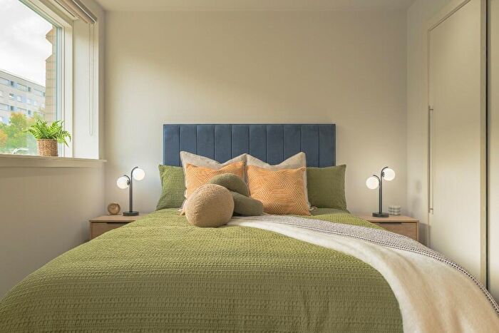 Apartment To Rent In Dalian, St. Vincent Street, Glasgow, G3