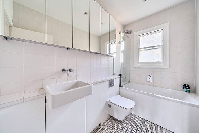 2 Bedroom Flat For Sale In Kenton Street, Bloomsbury, London, WC1N
