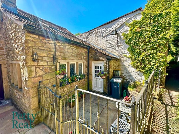 3 Bedroom Cottage For Sale In Foreside, Barrowford, BB9