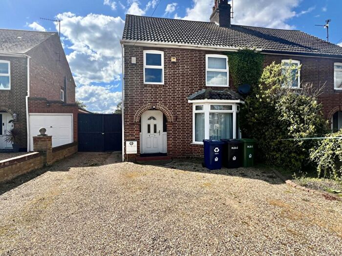 3 Bedroom Semi Detached House To Rent In Peterborough Road, PE7