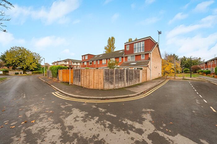 4 Bedroom End Of Terrace House For Sale In Albert Street, Windsor, SL4