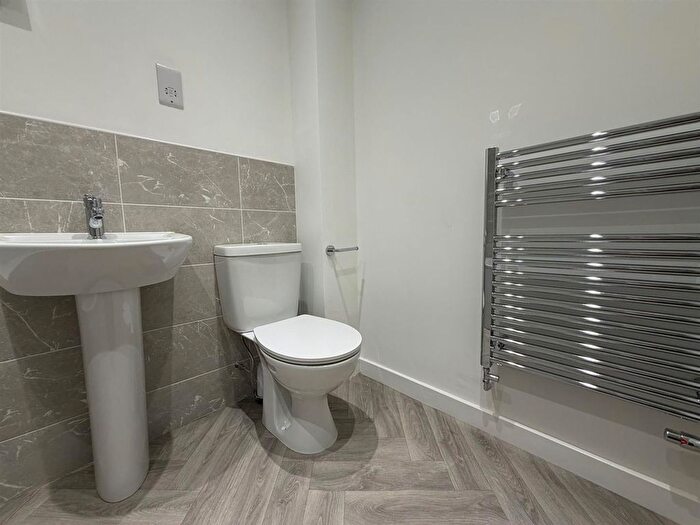 2 Bedroom Semi-Detached House To Rent In Jubilee Gardens, Wakefield, WF1