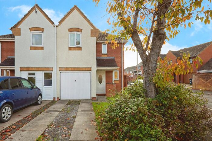 3 Bedroom Semi Detached House For Sale In Horsefields, Gillingham, SP8