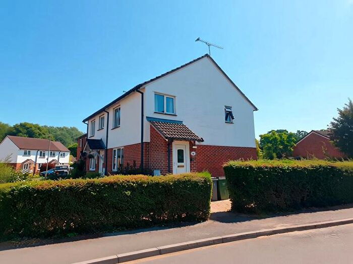 3 Bedroom End Of Terrace House To Rent In Salcombe Close, Chandlers Ford, SO53
