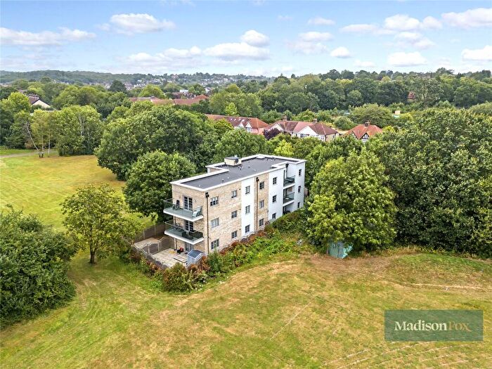 1 Bedroom Apartment For Sale In Roding Road, Loughton, Essex, IG10