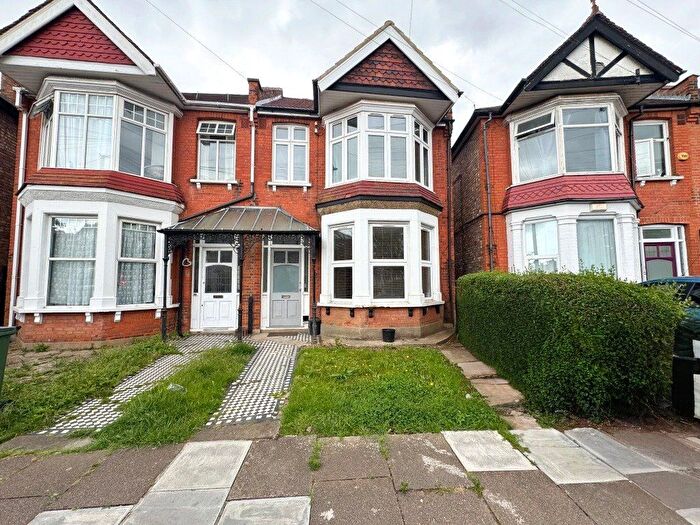 4 Bedroom Semi-Detached House To Rent In Woodlands Road, Harrow, HA1
