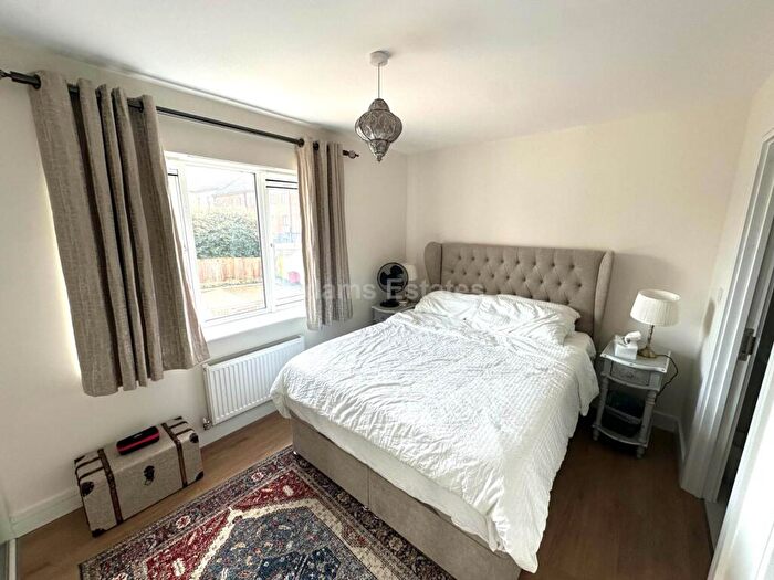 4 Bedroom End Of Terrace House For Sale In Woolhampton Way, Reading, RG2