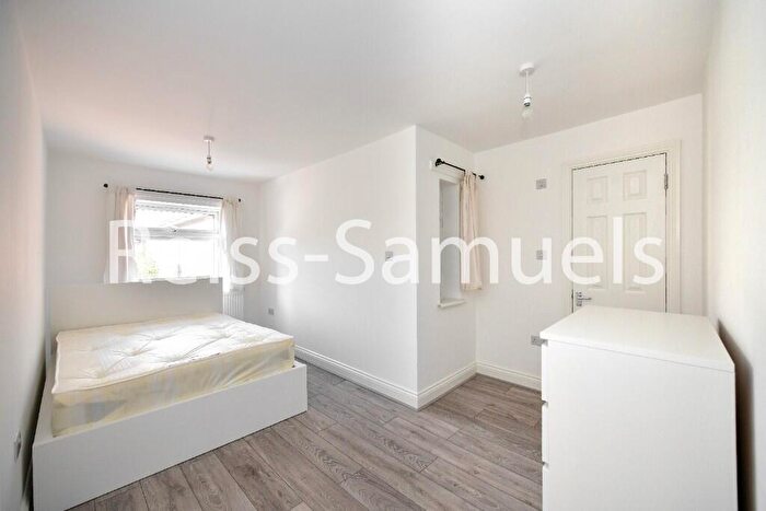 5 Bedroom Terraced House To Rent In Lockesfield Place, London, E14