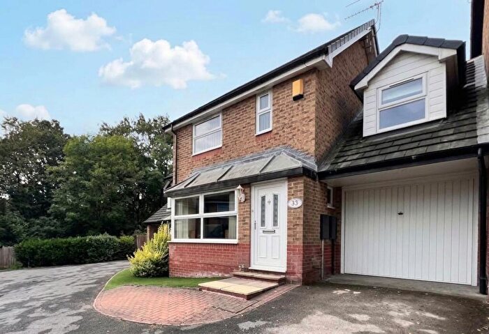 3 Bedroom Terraced House For Sale In The Muirlands, Huddersfield, HD2