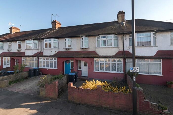 3 Bedroom Property For Sale In Stockton Road, London, N18