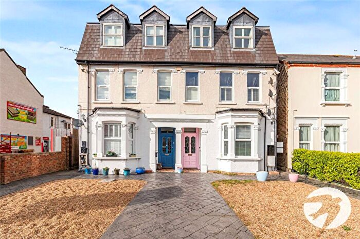 2 Bedroom Maisonette For Sale In Park View Road, Welling, Kent, DA16