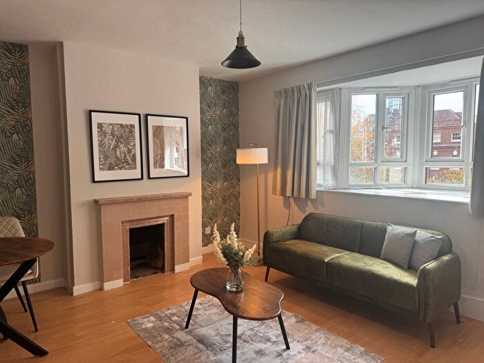 2 Bedroom Flat To Rent In Flat, Parkinson Court, Charles Square Estate, London, N1
