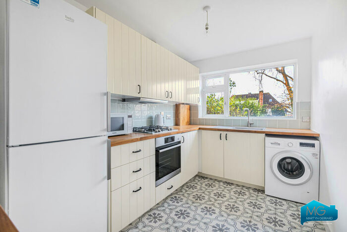 2 Bedroom Apartment To Rent In East Finchley, London, N2