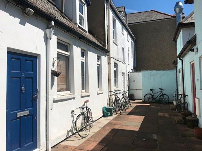 2 Bedroom Flat To Rent In Cowley Road, Oxford, OX4