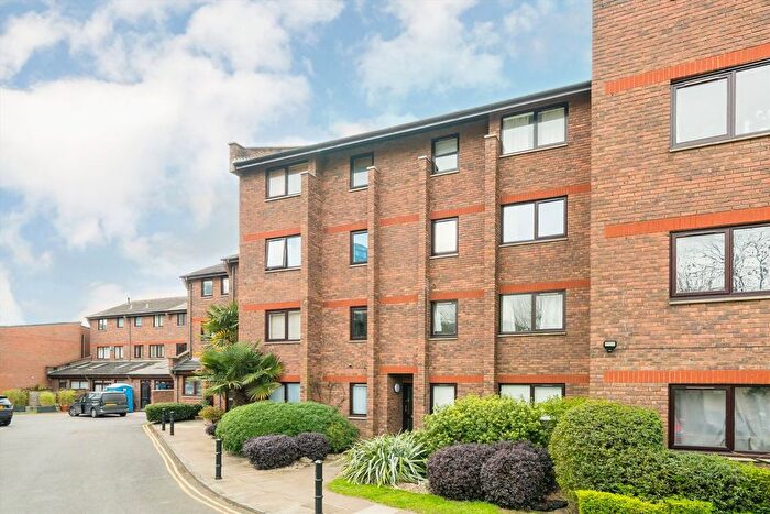 2 Bedroom Flat To Rent In Maltings Place, Fulham, SW6