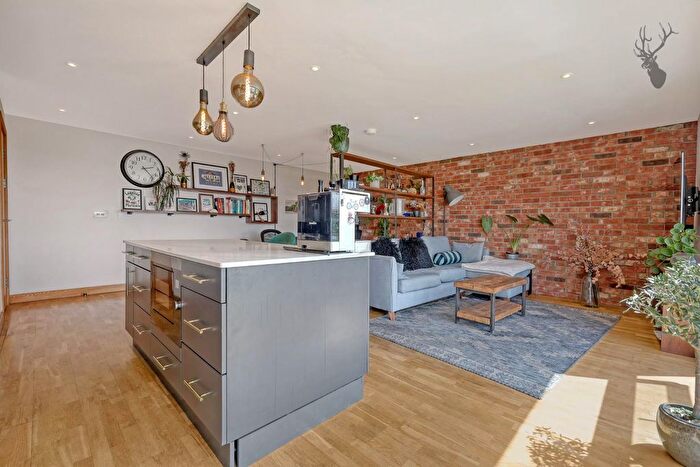 2 Bedroom Flat For Sale In Ink Court, Bow, E3