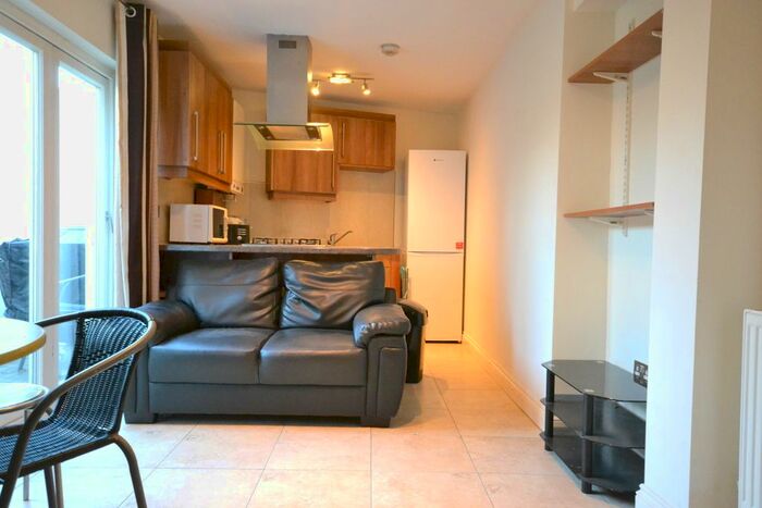 2 Bedroom Flat To Rent In Mossbury Road, Clapham Junction, London, SW11