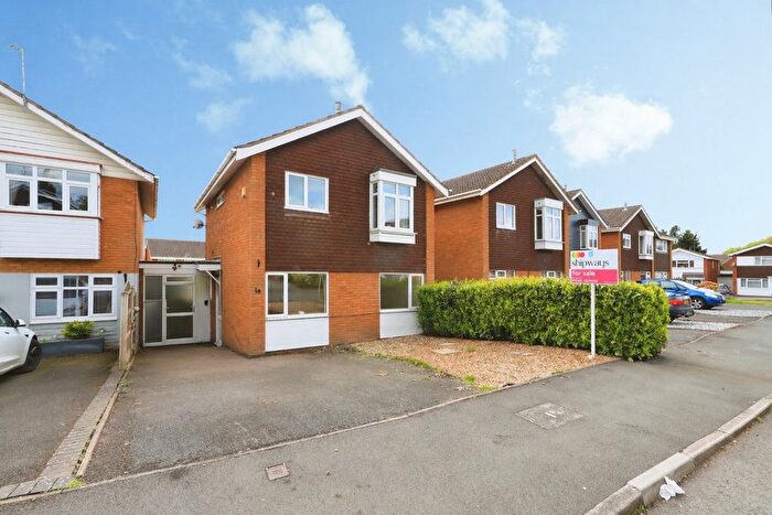 3 Bedroom Link Detached House For Sale In Osborne Close, Kidderminster, DY10
