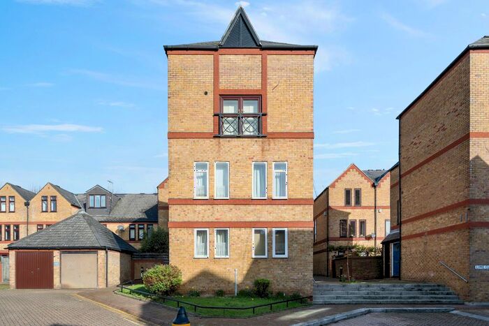 1 Bedroom Flat To Rent In Lime Close, London, E1W