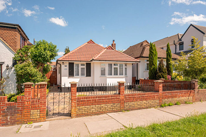 3 Bedroom Bungalow To Rent In Ingram Road, Thornton Heath, CR7