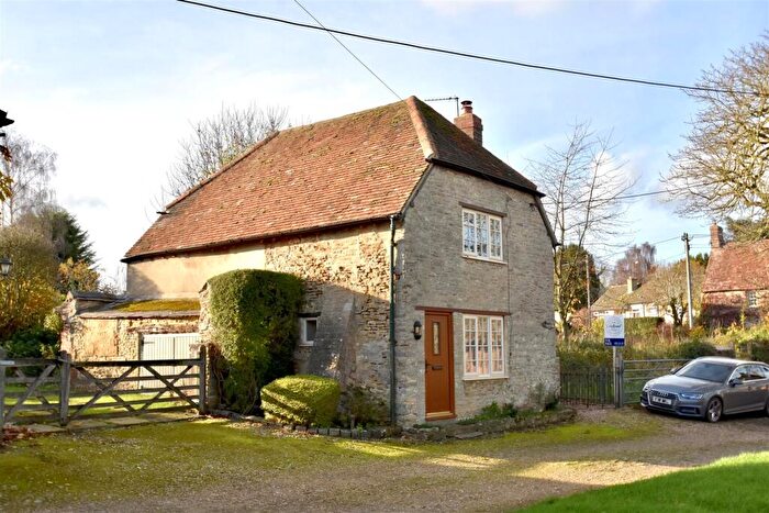 2 Bedroom Detached House For Sale In The Green, Hethe, OX27