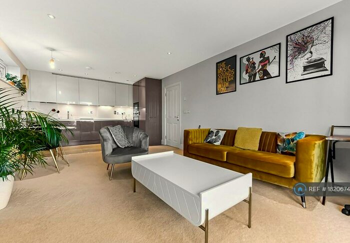 1 Bedroom Flat To Rent In Woodcote Road, Wallington, SM6