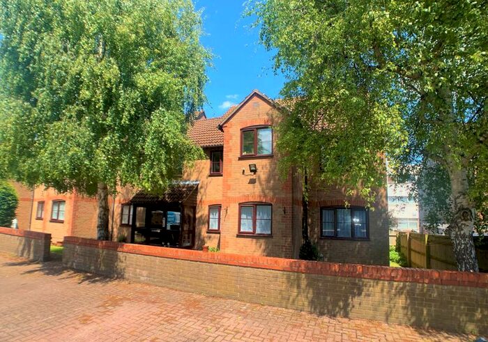 1 Bedroom Flat To Rent In Abercromby Avenue, High Wycombe, HP12