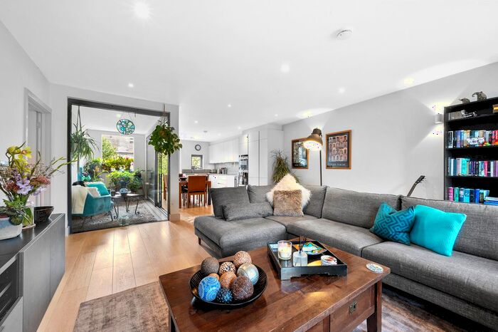 1 Bedroom Flat To Rent In Revelstoke Road, London, SW18