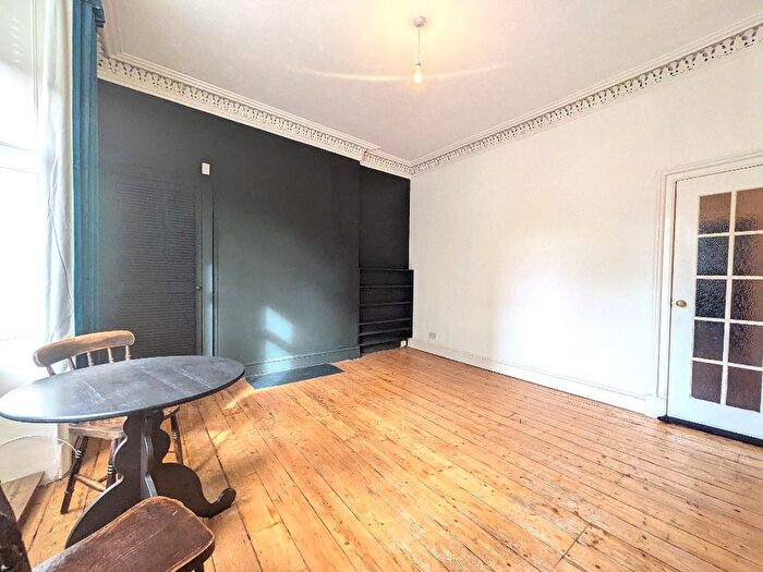 1 Bedroom Flat To Rent In Dickson Street, Edinburgh, EH6