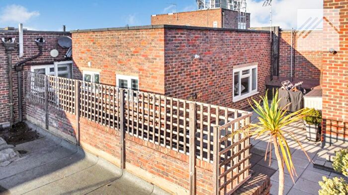 1 Bedroom Apartment For Sale In Foksville Road, Canvey Island, SS8