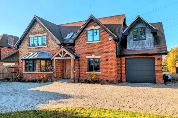 5 Bedroom Detached House For Sale In Hurst, RG10