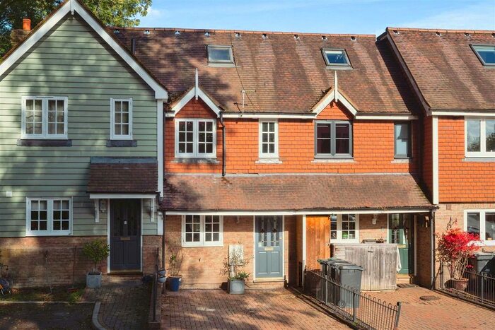 3 Bedroom Property For Sale In Standen Mews, Hadlow Down, Uckfield, TN22