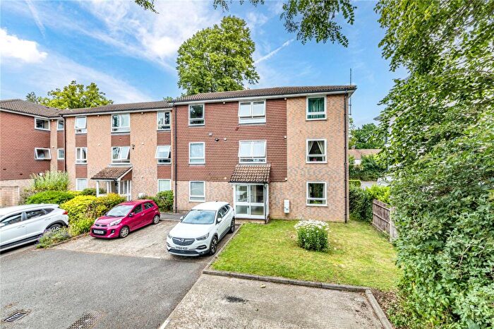 1 Bedroom Apartment For Sale In Church Road, Addlestone, Surrey, KT15