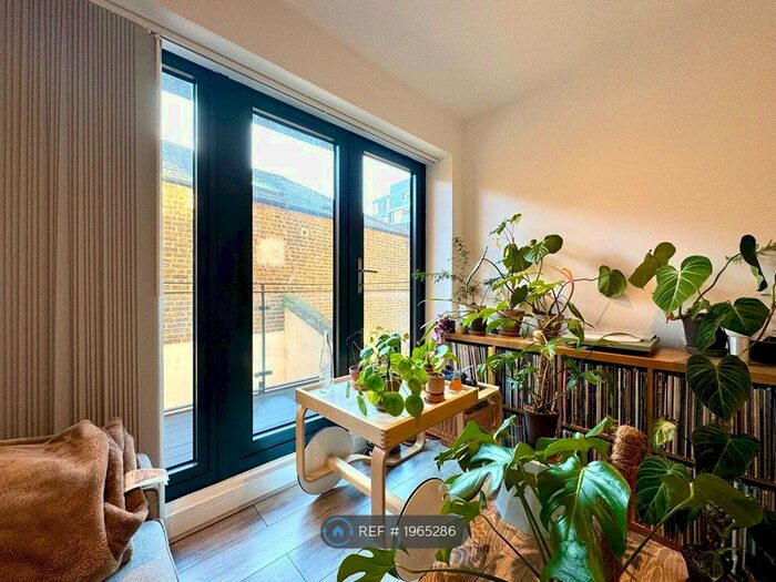 2 Bedroom Flat To Rent In Illustrious House, London, SE10