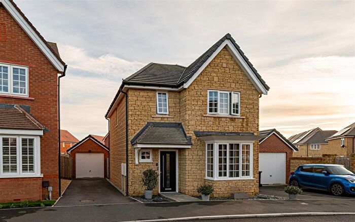 3 Bedroom Detached House For Sale In Bay Gardens, Melksham, SN12