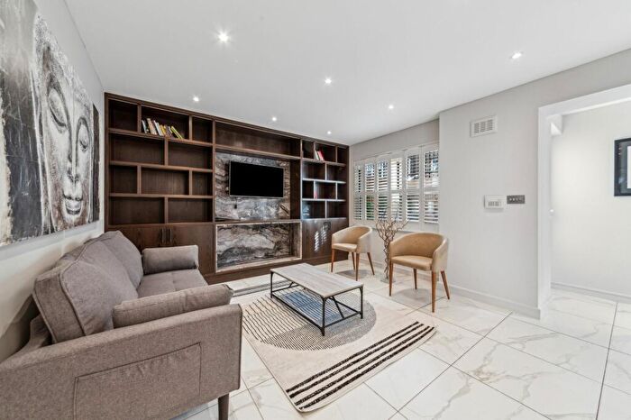 2 Bedroom Flat To Rent In Uverdale Road, Chelsea, SW10