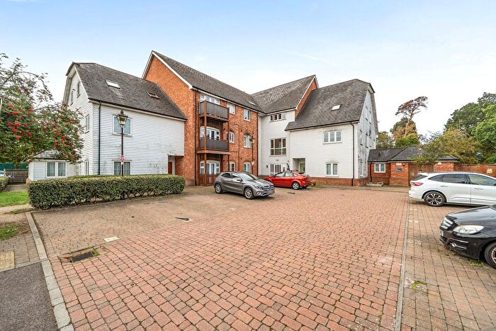2 Bedroom Flat For Sale In Brosse Way, Bromley, BR2