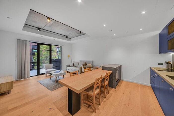 2 Bedroom Flat To Rent In London, E14