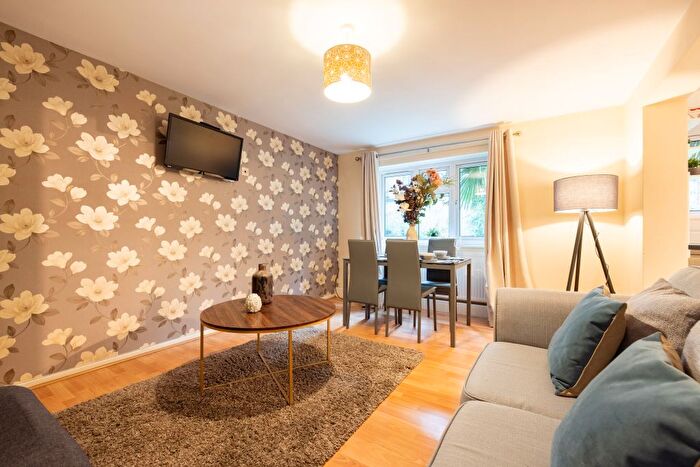 2 Bedroom Flat To Rent In Rockingham Street, London, SE1