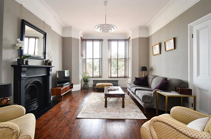 4 Bedroom End Of Terrace House For Sale In Braybrooke Road, Hastings, TN34